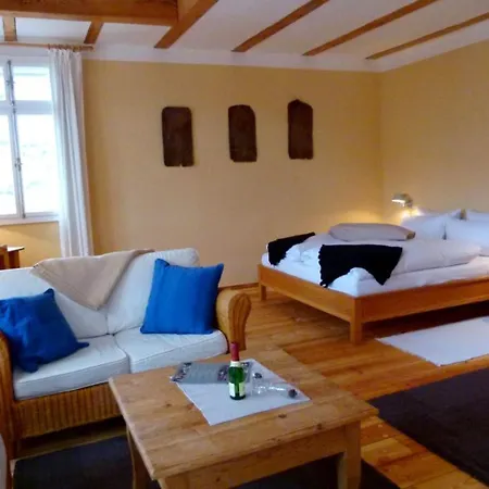 Gutshof 3* Leizen
